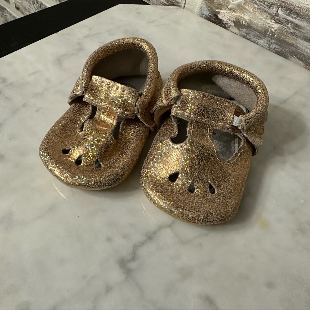 Freshly Picked Gold Pyrite Sparkle Bow Ballet Moccs baby Shoes size 3